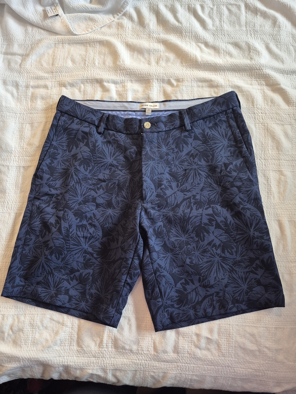 Peter Millar men's size 32 blue shorts 4 pockets, Salem Frondescence Perf. EUC
